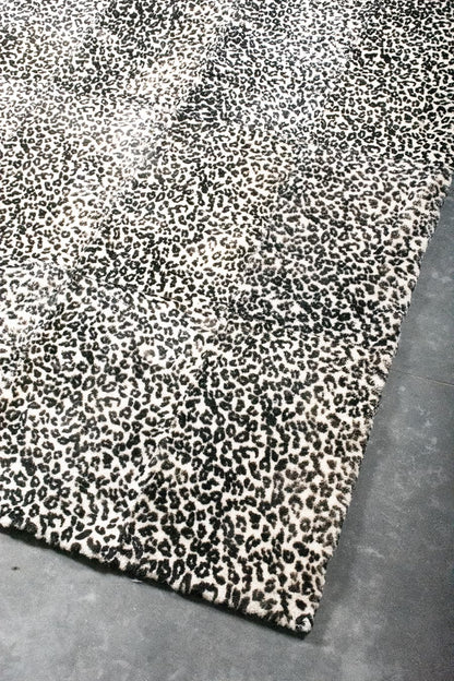 LEOPARD PRINTED – Designer Wool Rug for Modern Interiors